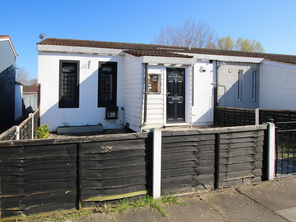 4 bed end terrace house for sale in Springfields, Basildon SS16, £