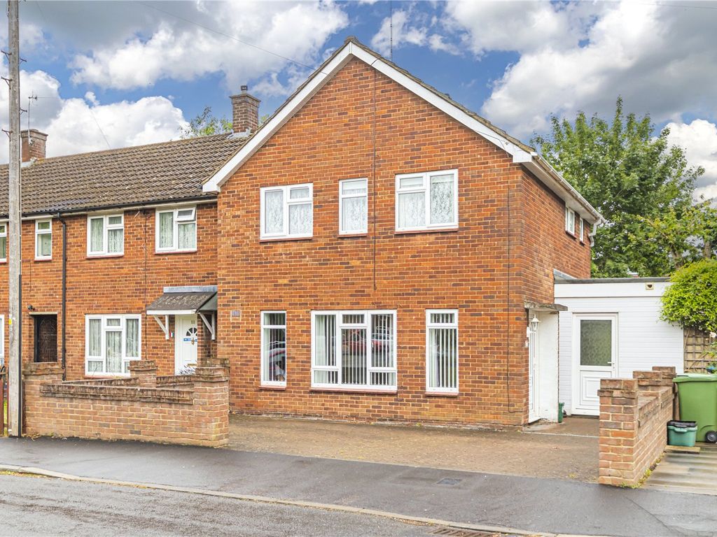 3 bed end terrace house for sale in Bathurst Road, Highfield, Hemel