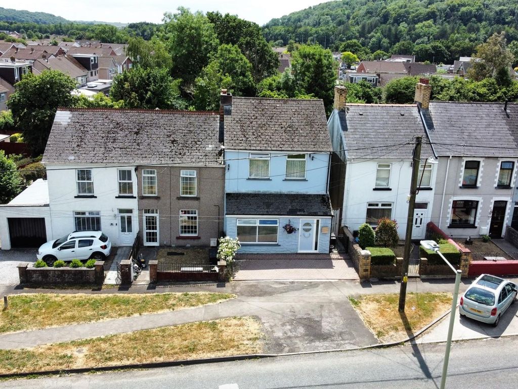 4 bed semidetached house for sale in Hendre Road, Pencoed, Bridgend