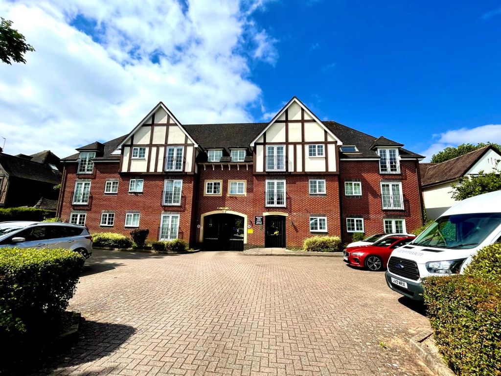 2 bed flat for sale in Warwick Road, Solihull B92 Zoopla