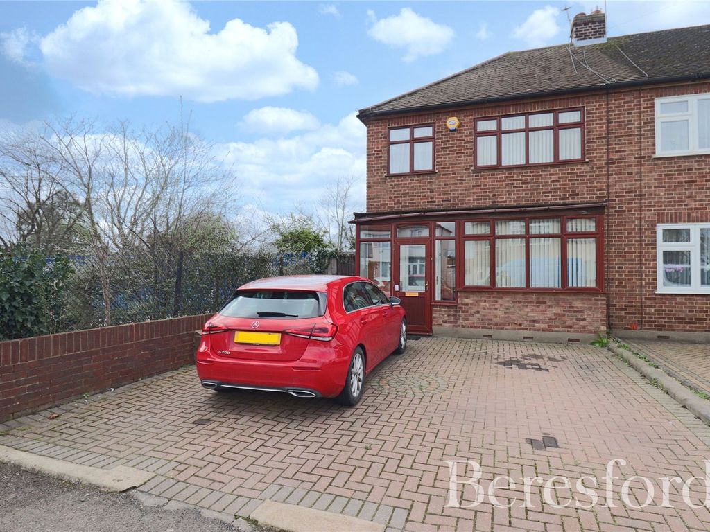 3 bed end terrace house for sale in Ford Lane, Rainham RM13 Zoopla