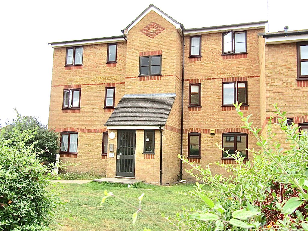 2 bed flat to rent in Redford Close, Feltham TW13, £1,495 pcm Zoopla