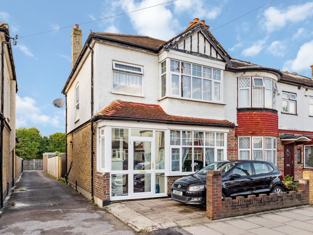 3 bed end terrace house for sale in Edgehill Road, Mitcham CR4, £