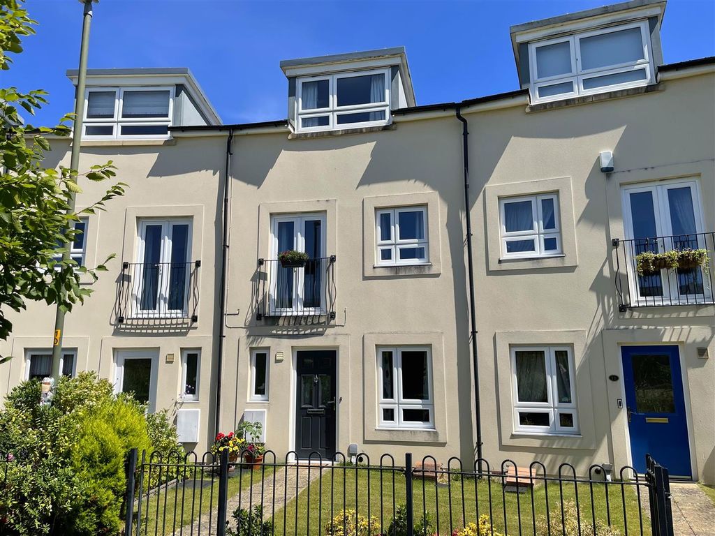 3 bed town house for sale in Victoria Circus, Tewkesbury GL20 Zoopla