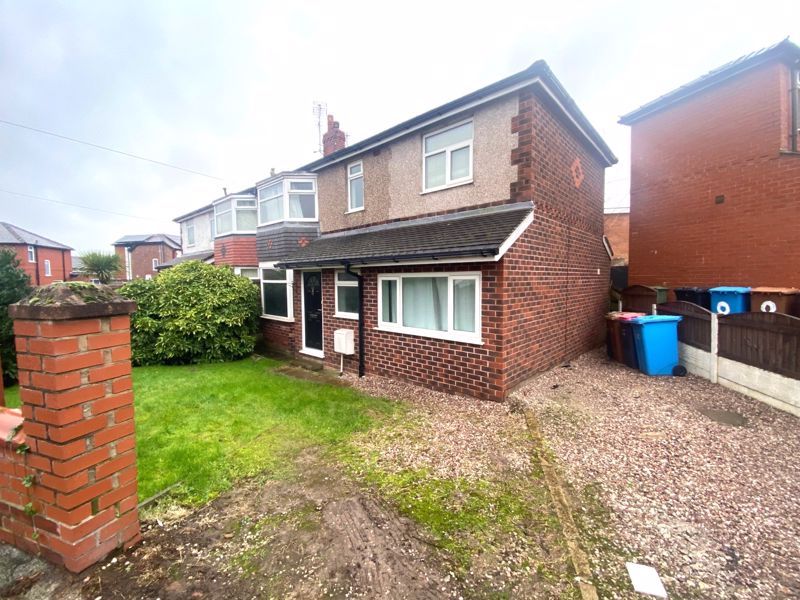4 bed semidetached house to rent in Radcliffe Park Road, Salford M6, £