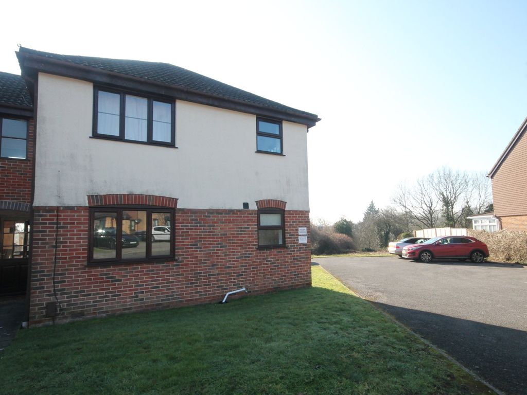 Studio to rent in Teazlewood Park, Leatherhead KT22 Zoopla