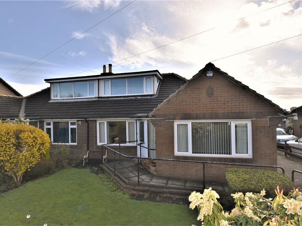 3 bed semidetached bungalow for sale in Moorlands Road, Mount