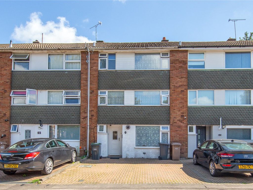 4 bed terraced house for sale in Brendon Avenue, Luton, Bedfordshire