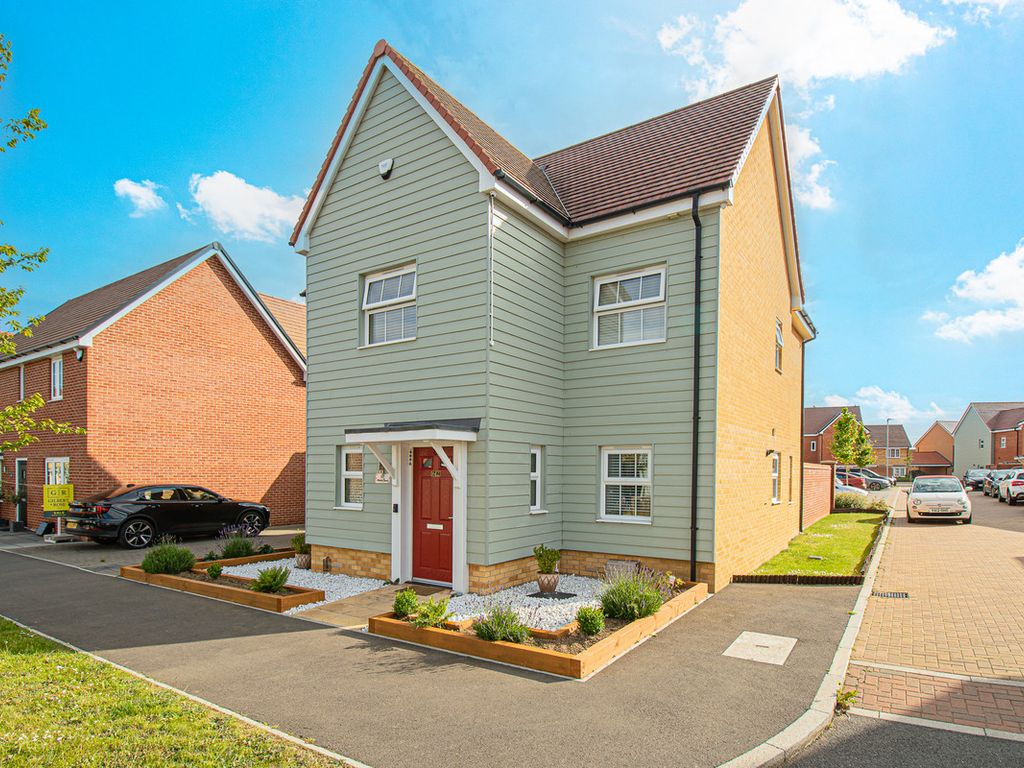 4 bed detached house for sale in Athelstan Crescent, Rochford SS4, £