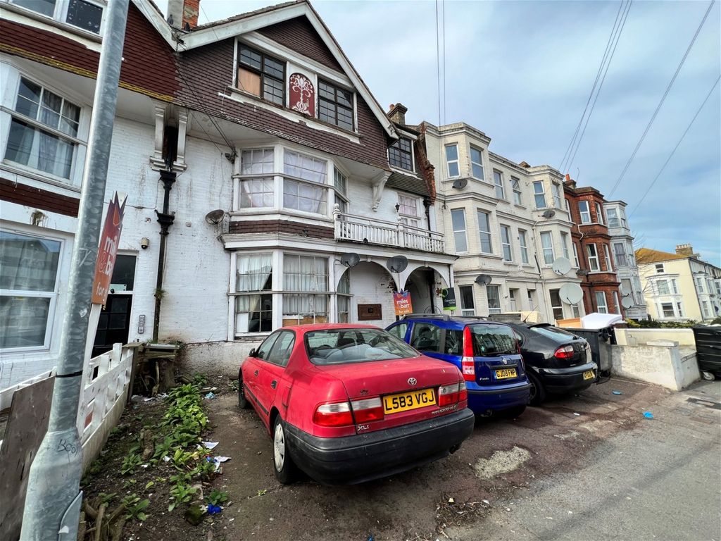 2 bed flat for sale in Harold Road, Cliftonville, Margate CT9 Zoopla