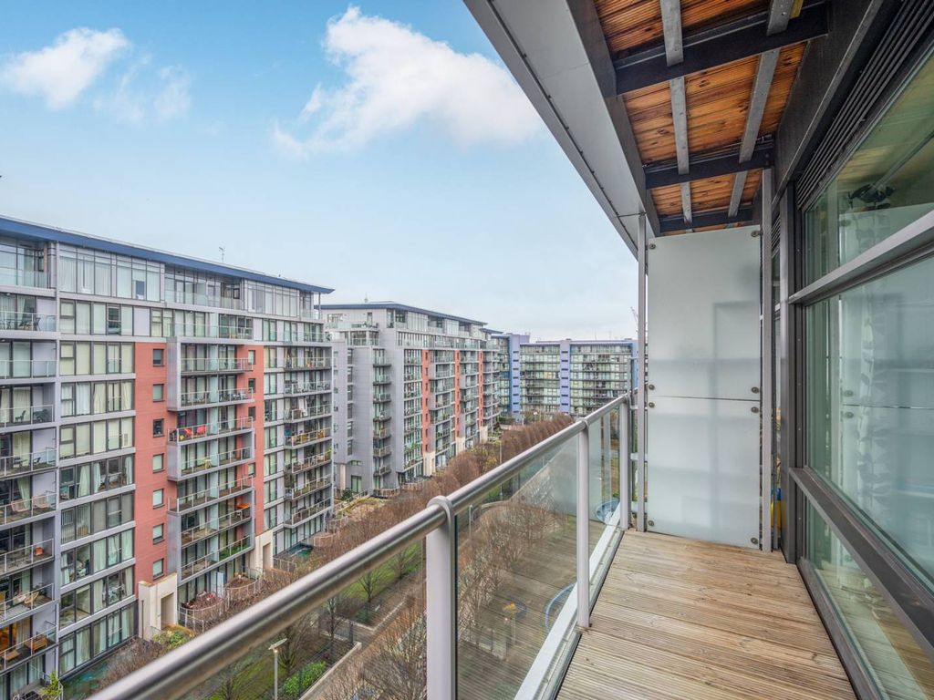 2 bed flat for sale in Warwick Building Chelsea Bridge Wharf, Battersea, London SW11, £595,000