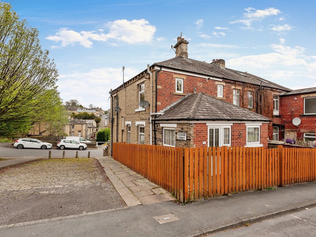 2 bed end terrace house for sale in Oldham Street, Rastrick, Brighouse