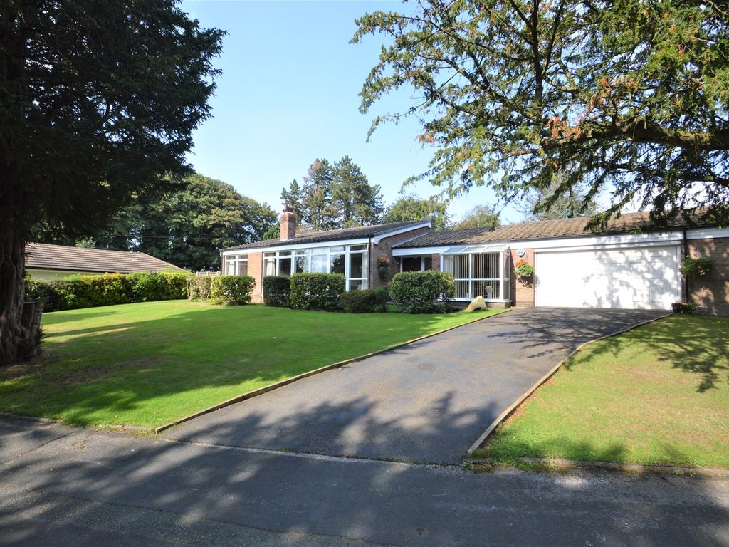 3 bed detached bungalow for sale in Pheasant Walk, High Legh, Knutsford