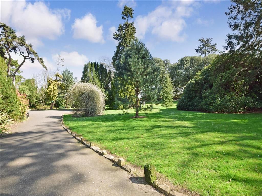 New home, 4 bed semidetached house for sale in Priory Manor Court