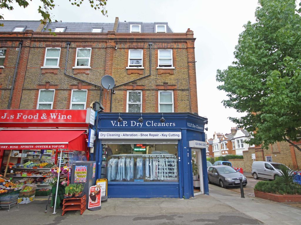 Studio to rent in Lower Mortlake Road, Kew, Richmond TW9, £800 pcm Zoopla