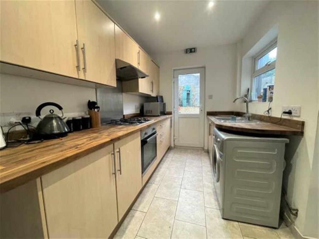 4 bed terraced house for sale in Union Street, Swindon SN1, £280,000