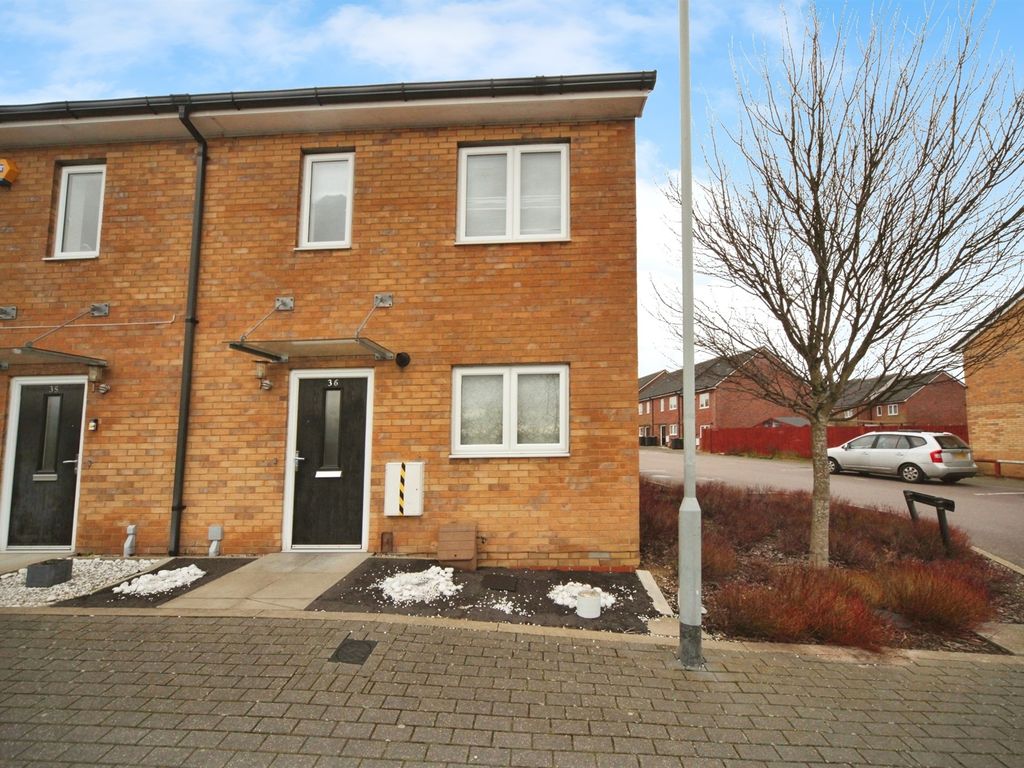 3 bed semidetached house for sale in Farley Meadows, Luton LU1, £