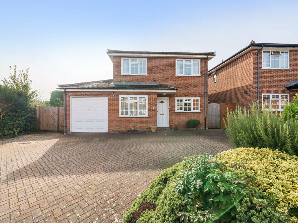 4 bed detached house for sale in Kelsey Avenue, Finchampstead