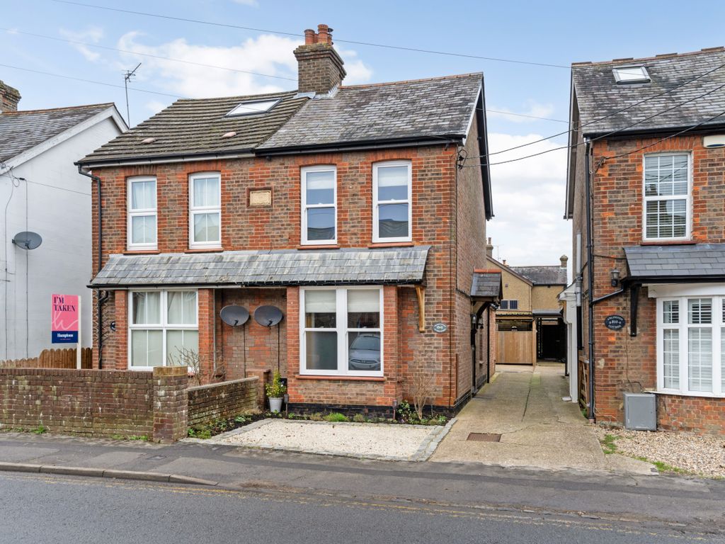 2 bed detached house for sale in High Street, Great Missenden HP16, £