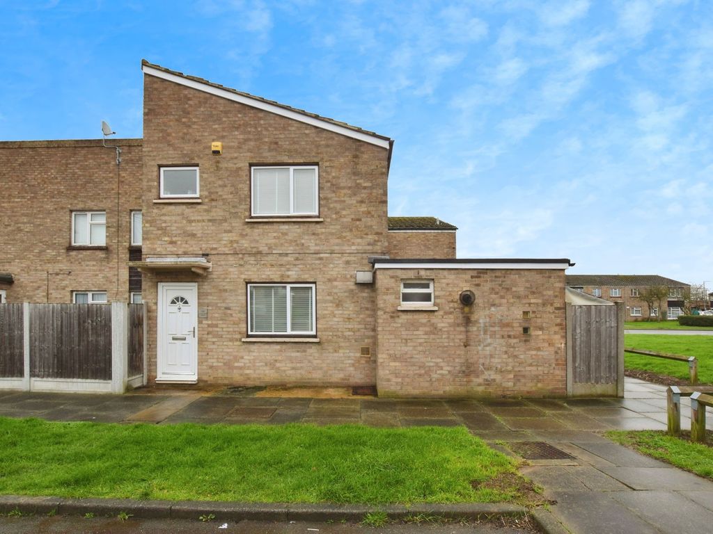 3 bed semidetached house for sale in Oxwich Close, Corringham SS17, £