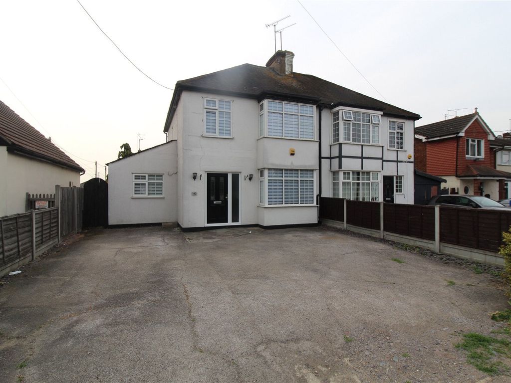 3 bed semidetached house for sale in Southend Road, Rochford, Essex
