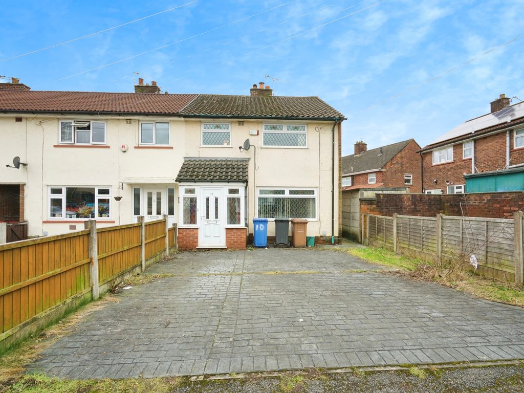 3 bed end terrace house for sale in Springside Grove, Manchester M28, £
