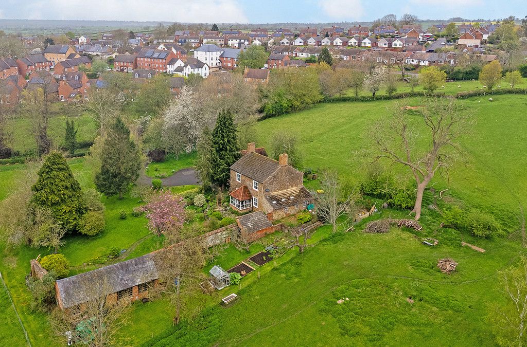 3 bed detached house for sale in Dark Lane Little Braunston