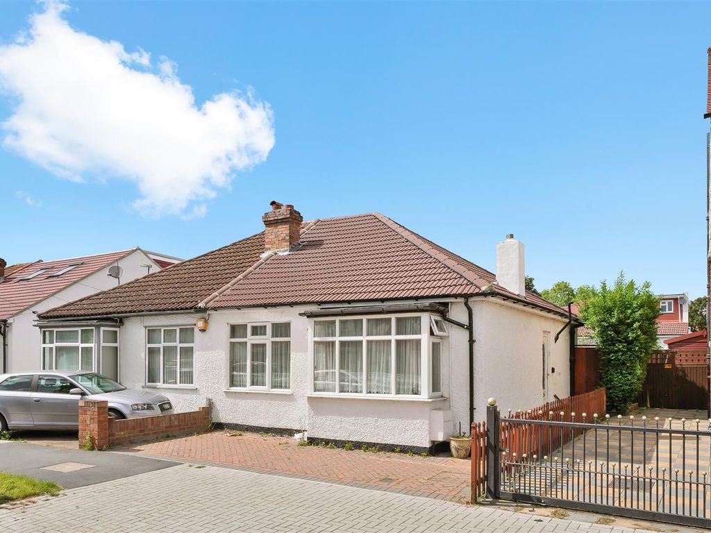 2 bed semidetached bungalow for sale in Rugby Avenue, Wembley HA0, £
