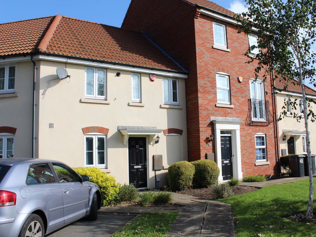 2 bed to rent in Wharton Crescent, Beeston, Nottingham NG9