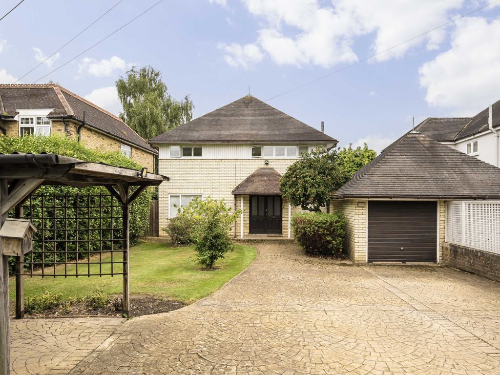 4 bed detached house to rent in Broad Lane, Hampton TW12, £2,995 pcm Zoopla