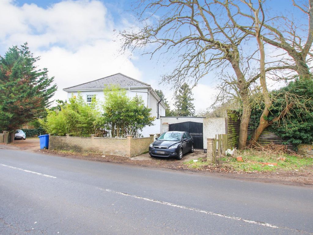 7 bed detached house for sale in Horton Road, Horton Village SL3 Zoopla
