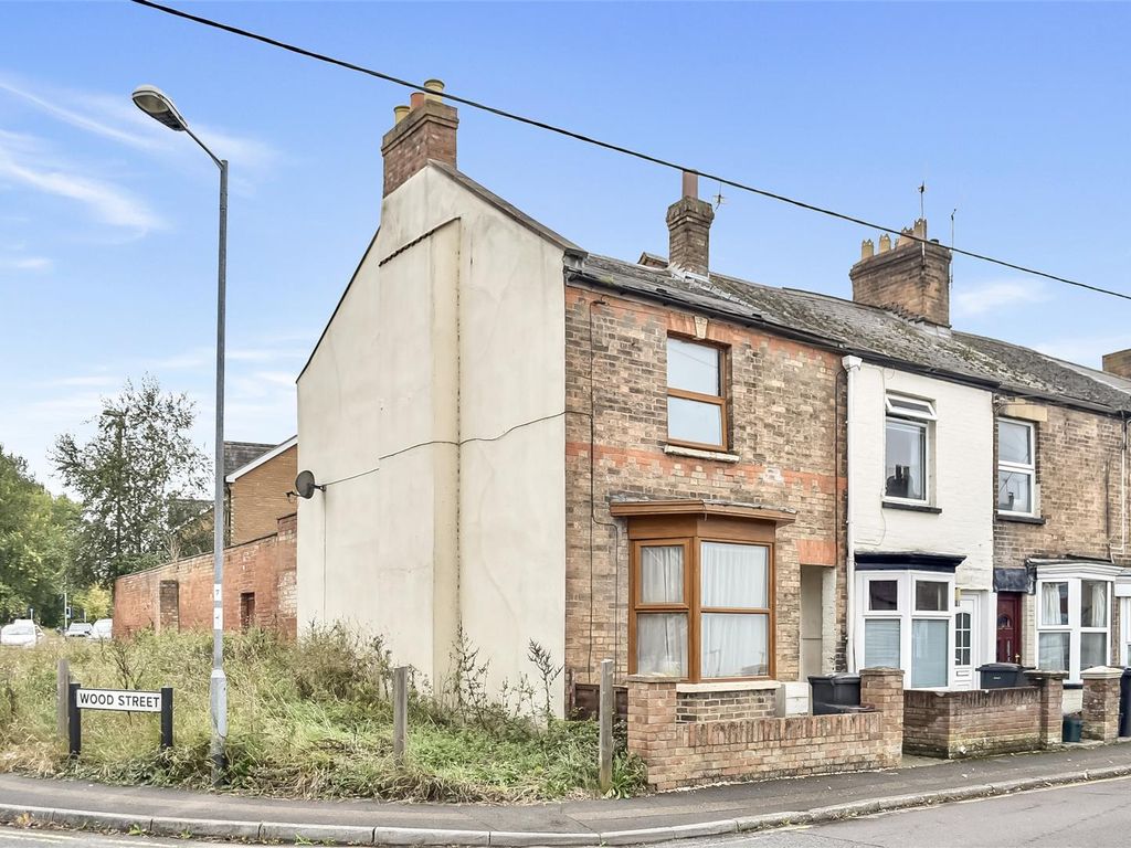 2 bed end terrace house for sale in Wood Street, Taunton TA1, £175,000