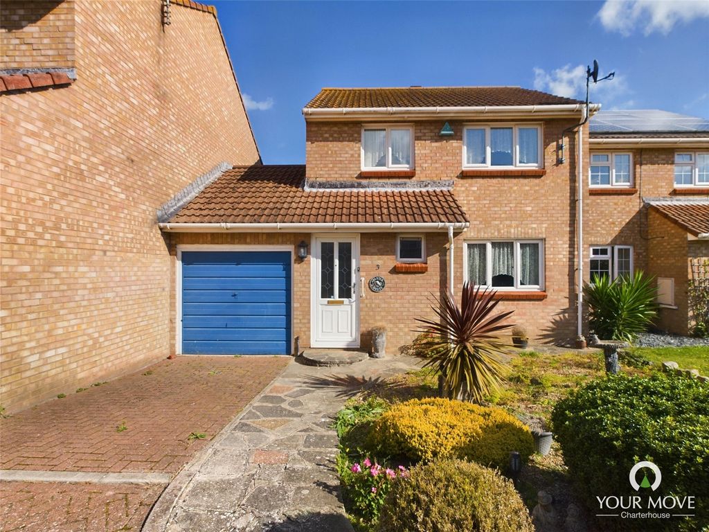 3 bed semidetached house for sale in Waltham Close, Cliftonville