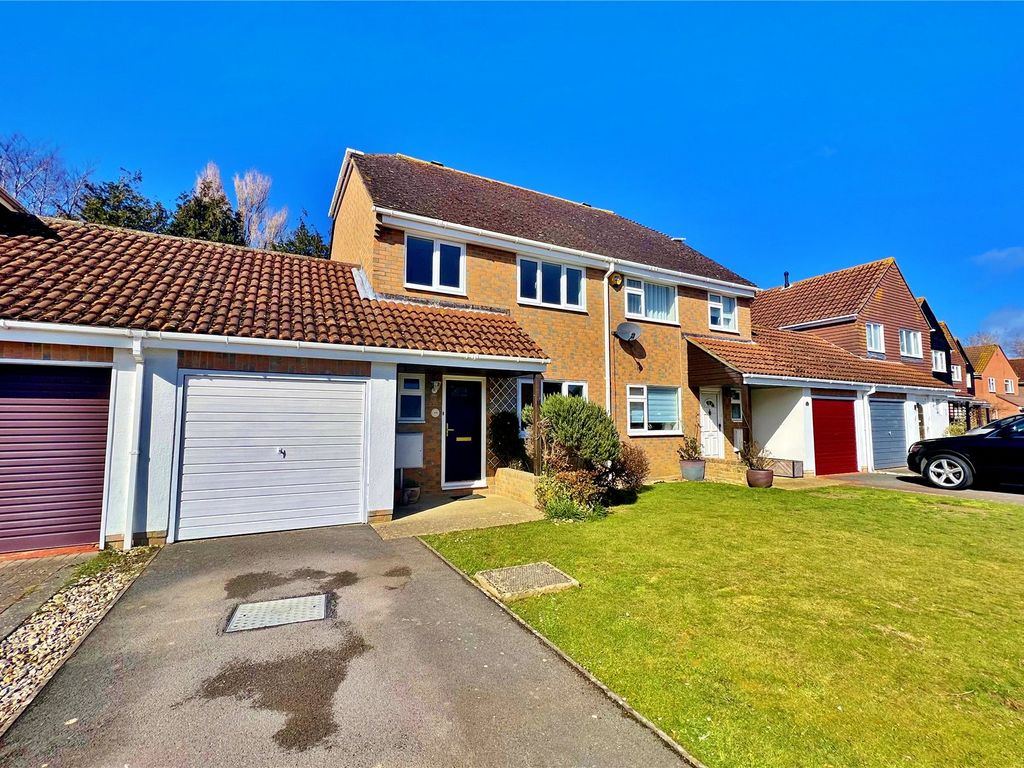 3 bed semidetached house to rent in Rucrofts Close, Bognor Regis, West Sussex PO21 Zoopla