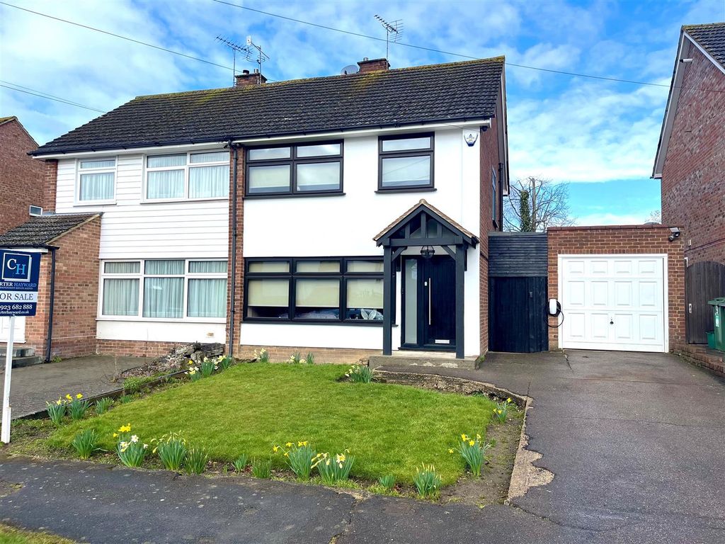 3 bed semidetached house for sale in Rowan Close, Bricket Wood, St