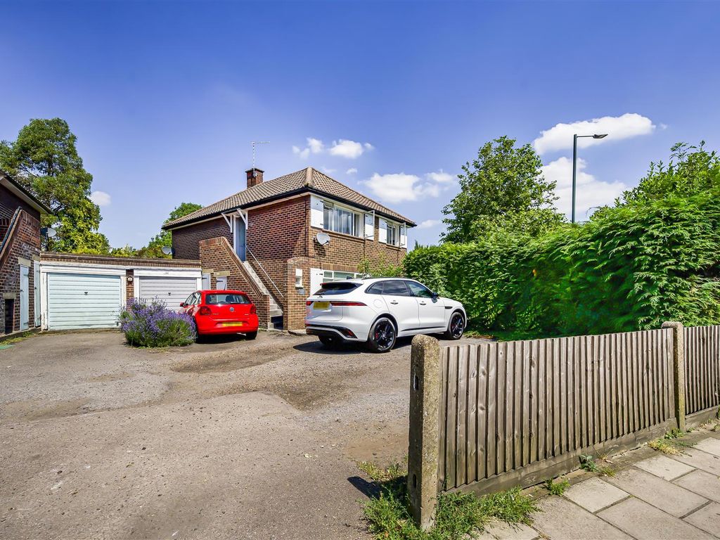 2 bed for sale in Richmond Road, Twickenham TW1, £575,000