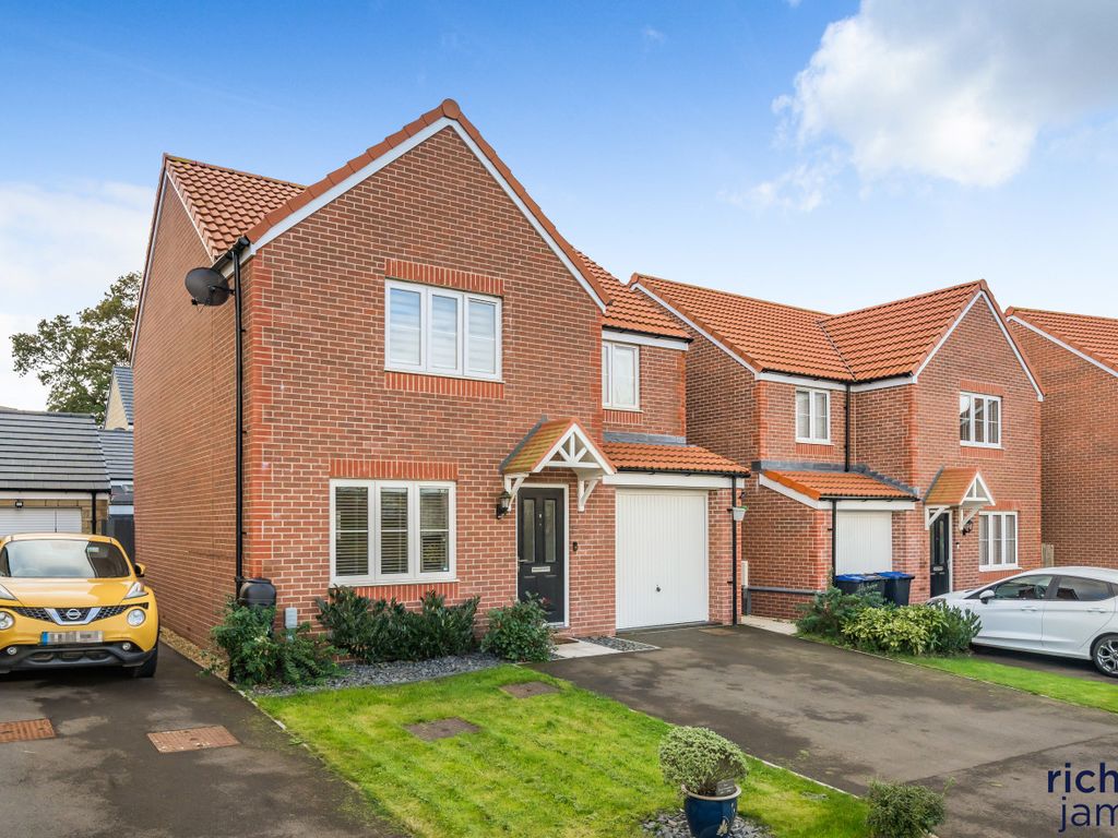 4 bed detached house for sale in Freegard Close, Calne SN11, £400,000