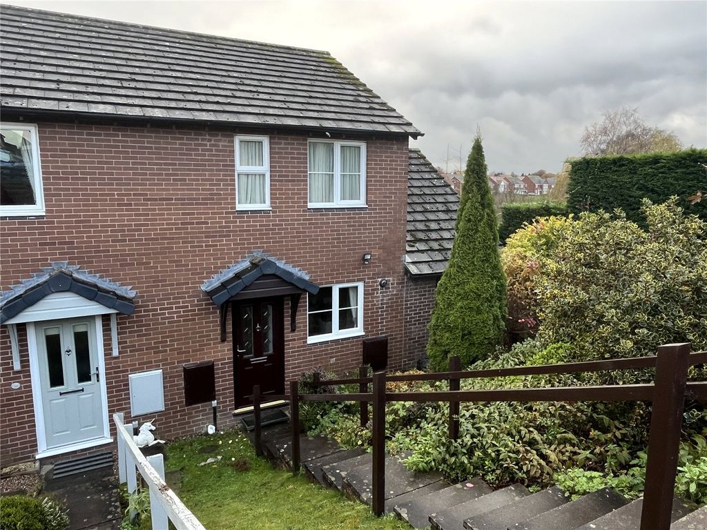 2 bed semidetached house for sale in Ravenscourt Walk, Copthorne
