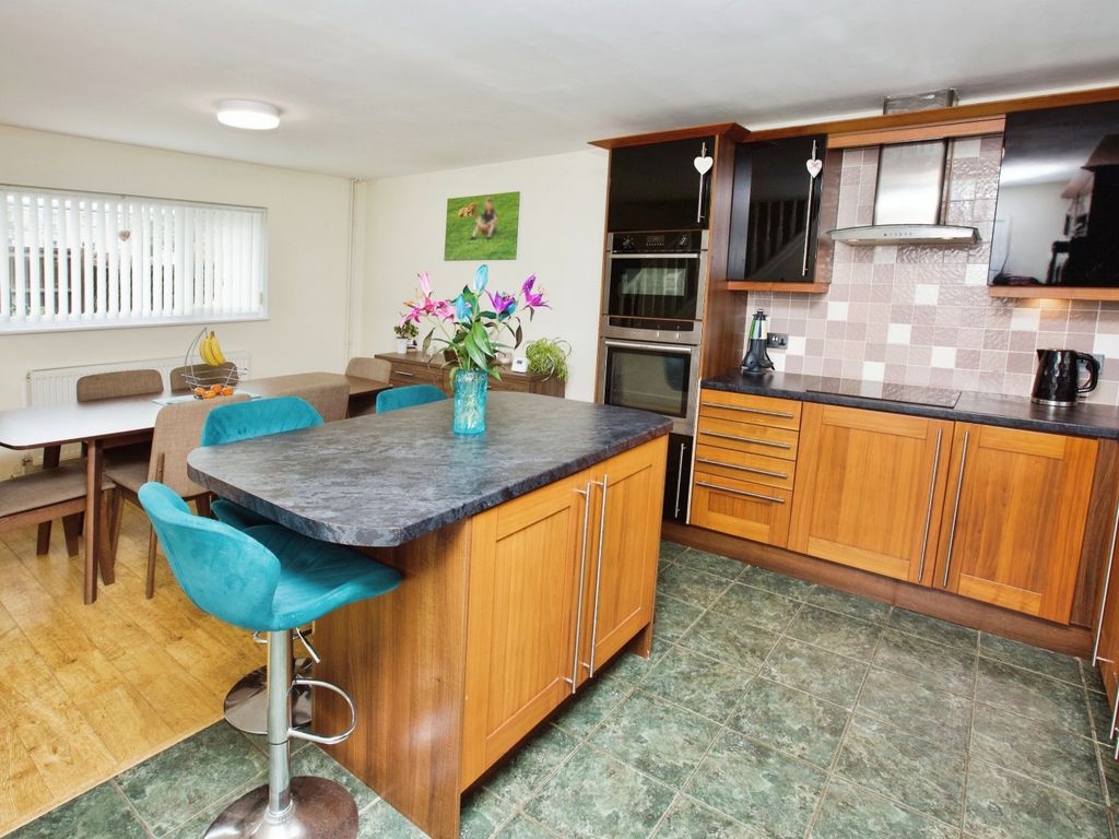 4 bed semidetached house for sale in Cobalt Court, Frobisher Close