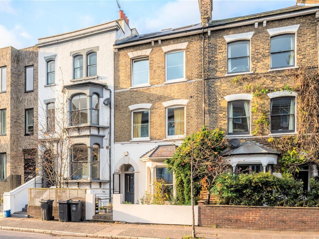 Cricketfield Road London E5  