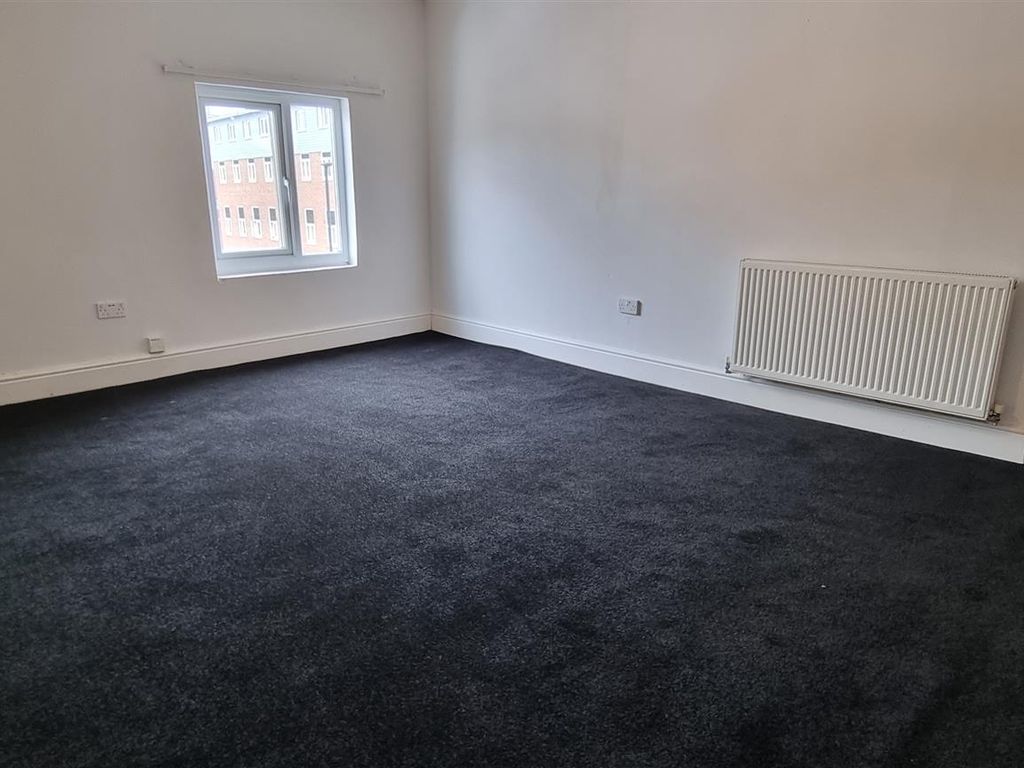 2 bed flat to rent in Blackwell Street, Kidderminster DY10, £595 pcm