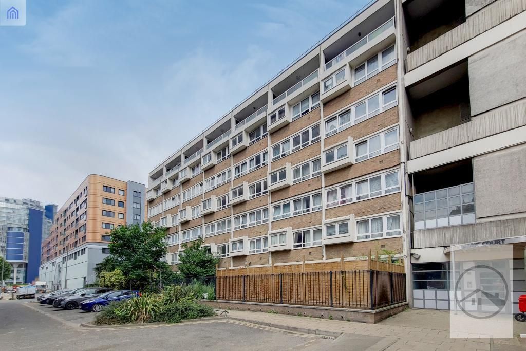 4 bed flat to rent in Yelverton Road, London SW11 - Zoopla