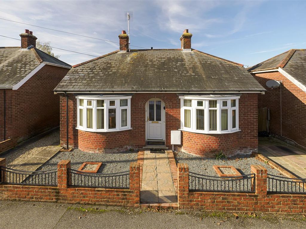 2 bed bungalow for sale in Egbert Road, Faversham ME13, £450,000 Zoopla