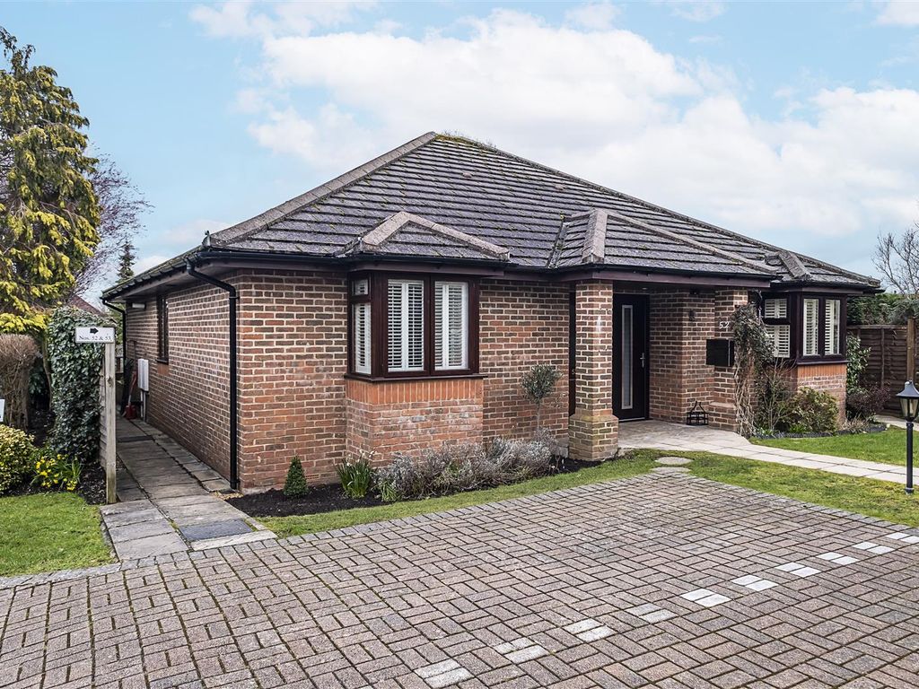 2 bed bungalow for sale in Oakmead Green, Epsom KT18 Zoopla