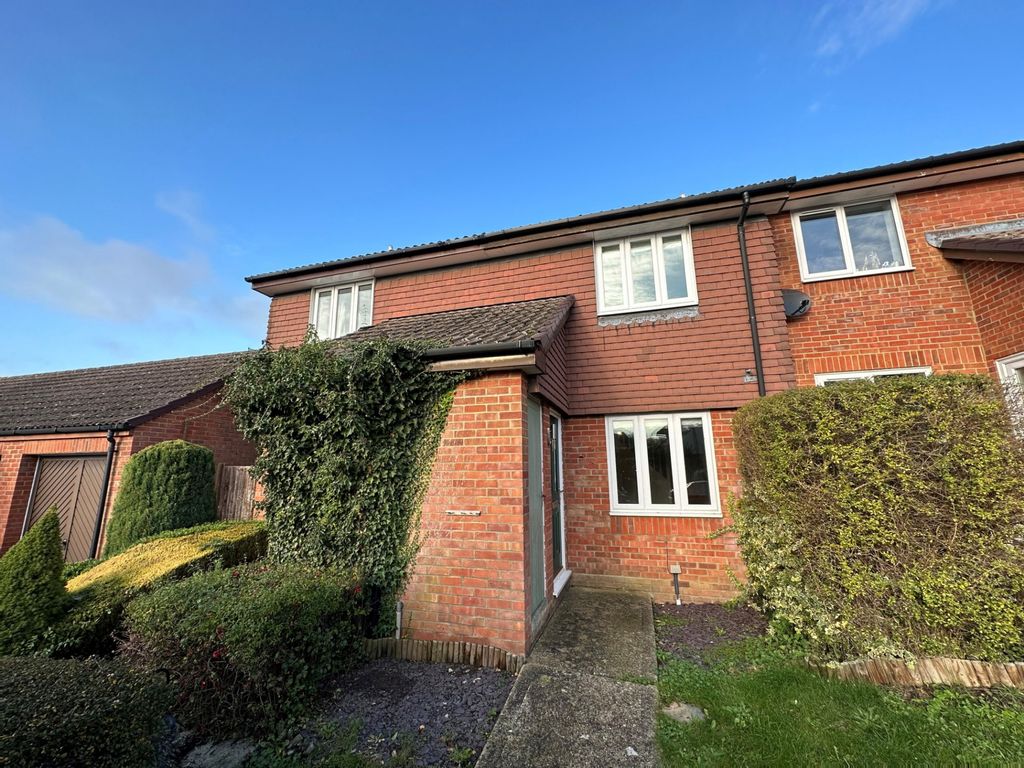 2 bed detached house to rent in Angel Place, Binfield, Bracknell