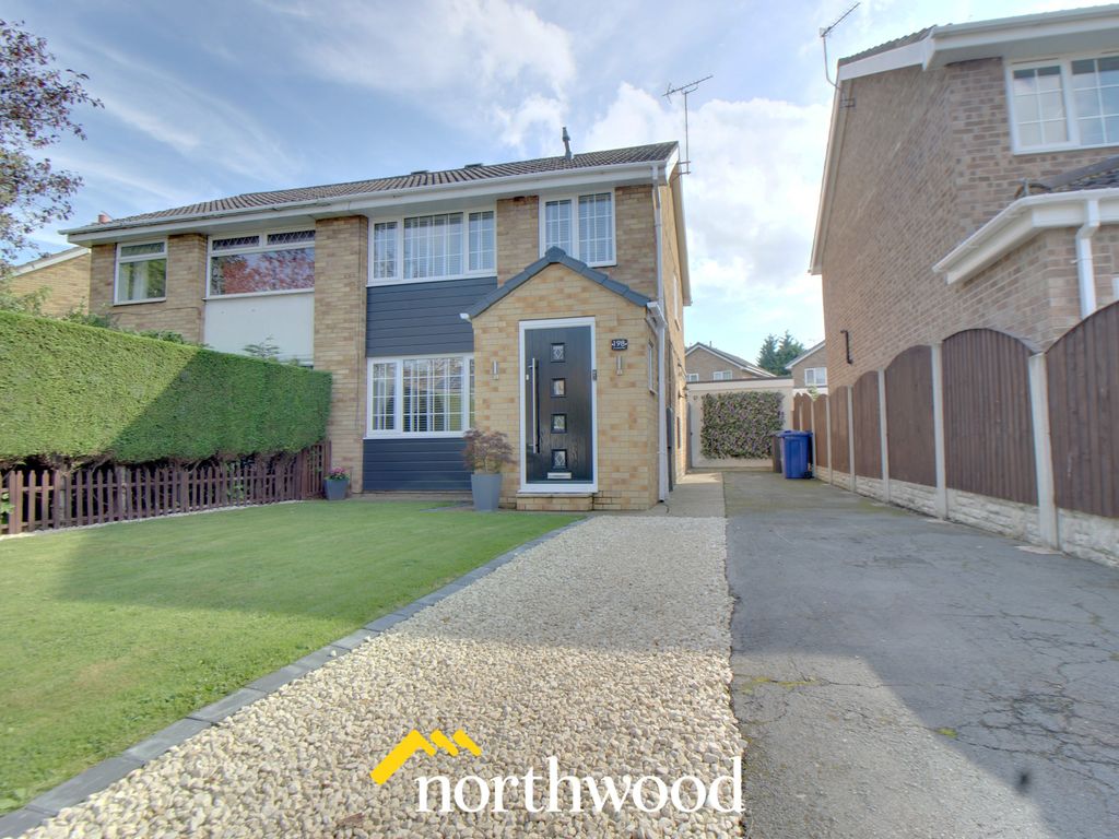 3 bed semidetached house for sale in Grampian Way, Thorne, Doncaster