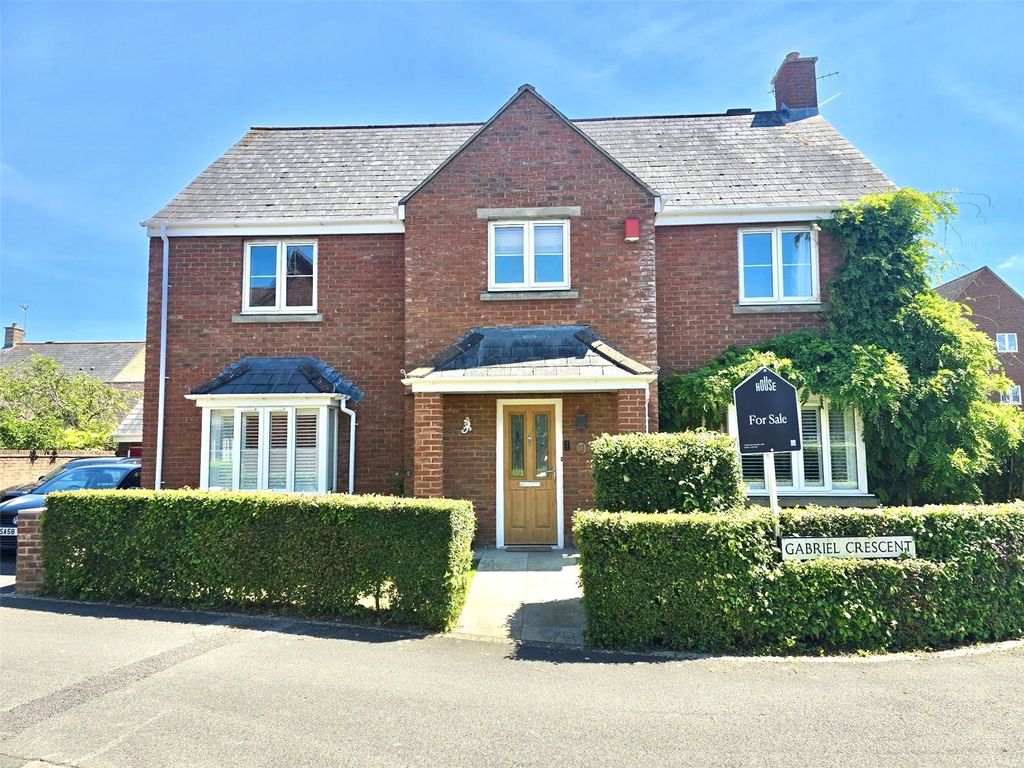 4 bed detached house for sale in Gabriel Crescent, Swindon SN25, £575,000 Zoopla