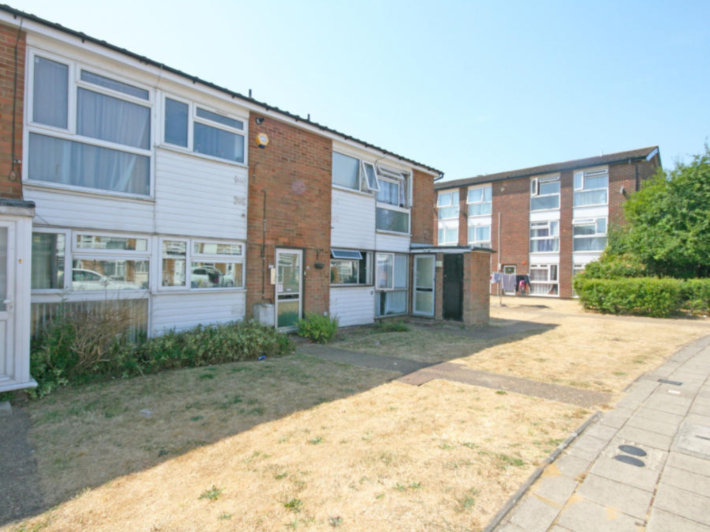 2 bed to rent in St. Peters Close, Ilford IG2 Zoopla