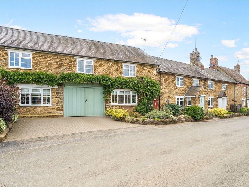 4 bed semidetached house for sale in Wardington, Banbury OX17, £