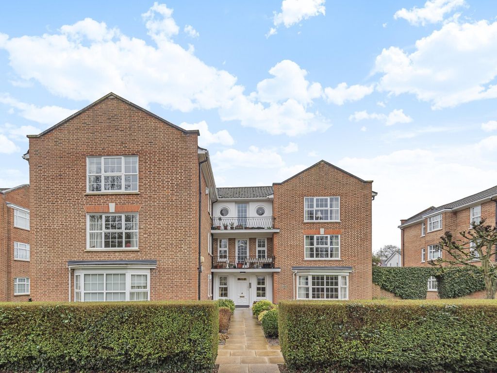 2 bed flat to rent in Finlay House, Phyllis Court Drive, HenleyOn